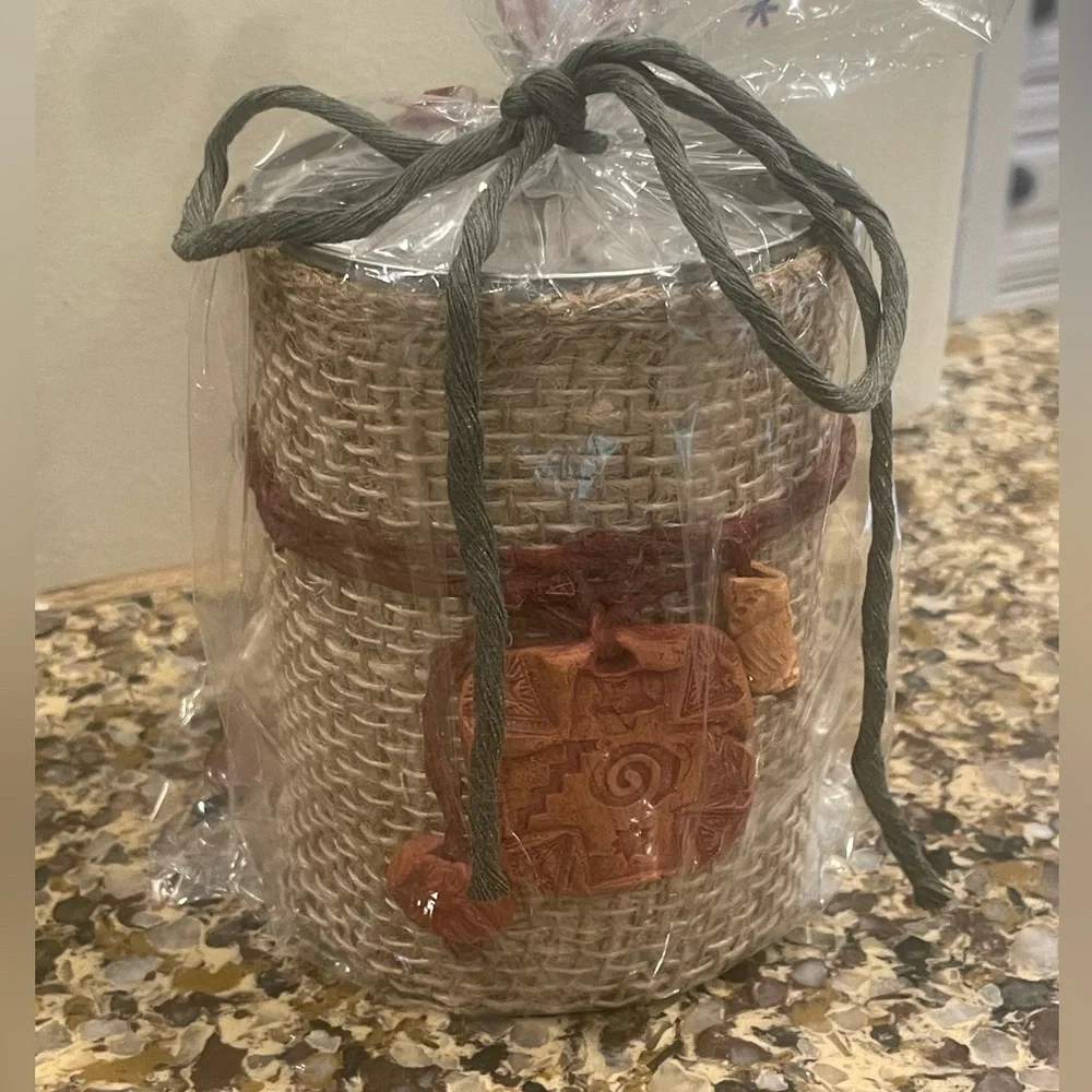 Rustic Burlap Candle with Decorative Accents Lavender Scent.  New. - Picture 3 of 3